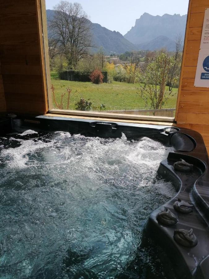 Chambre Avec Jacuzzi Privatif "Le Pecher" Saillans  Экстерьер фото