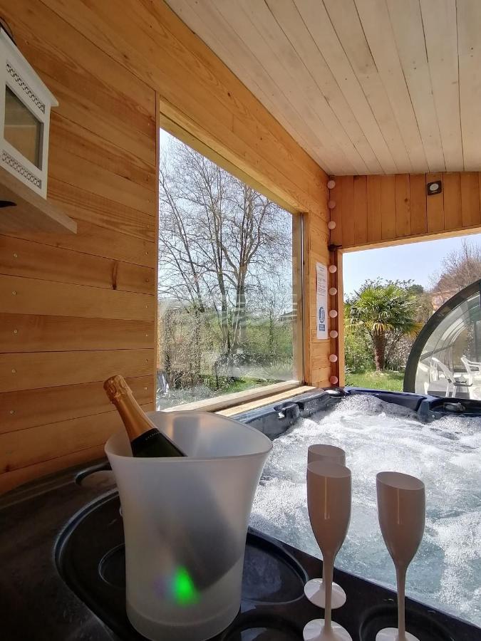 Chambre Avec Jacuzzi Privatif "Le Pecher" Saillans  Экстерьер фото