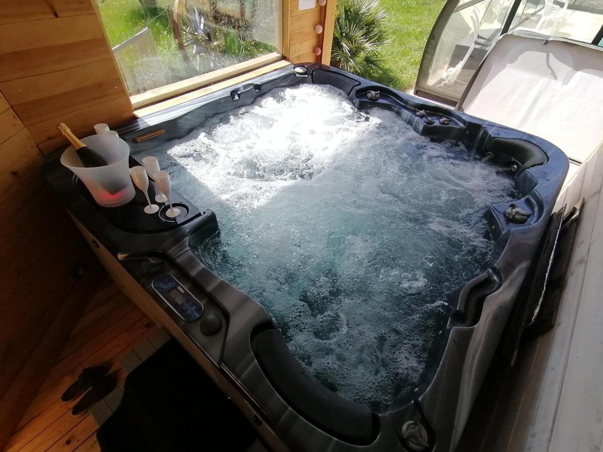 Chambre Avec Jacuzzi Privatif "Le Pecher" Saillans  Экстерьер фото